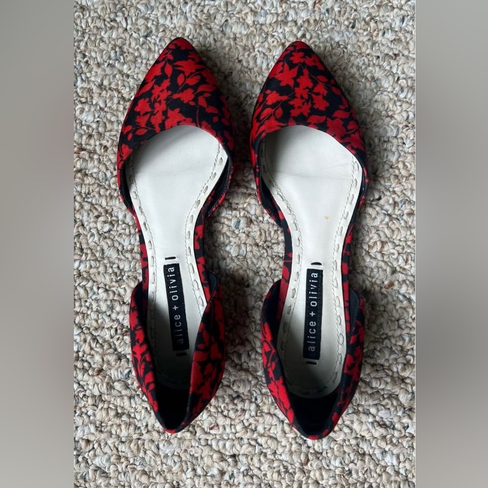 Alice + Olivia Red and Black Graphic Floral Pattern Flats